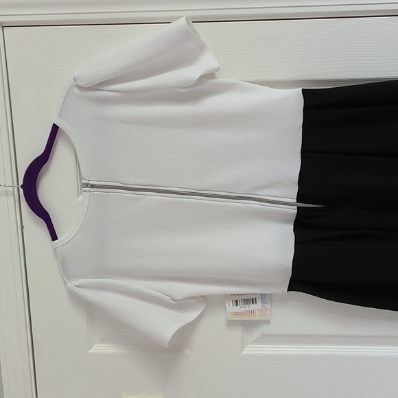 NWT Black and White Lularoe Amelia - Picture 3 of 4